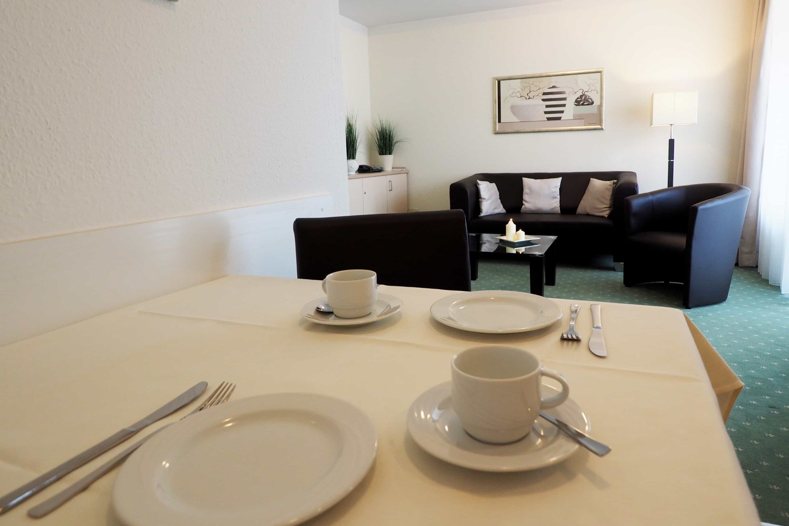 Gedeck im Zimmer scaled